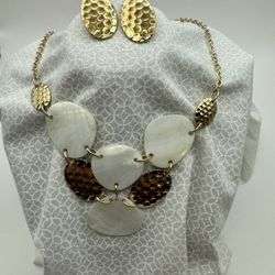 499-PTT New Avon Mother of Pearl and Hammered Gold Tone Bib Necklace Gift Set