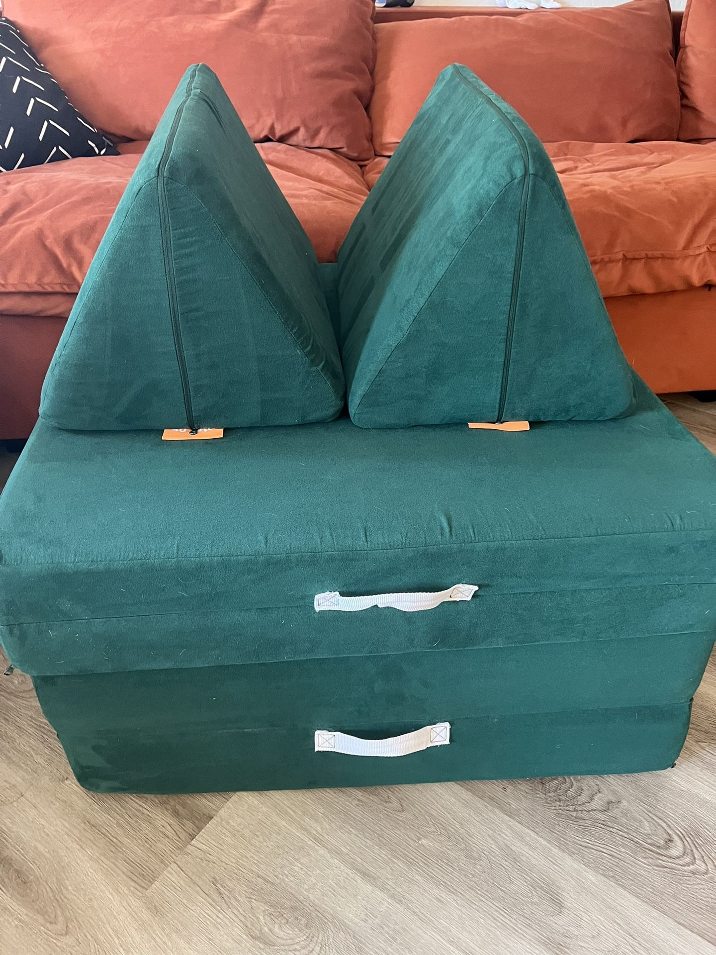 Nugget Couch, Retired Color Beanstalk (emerald Green)