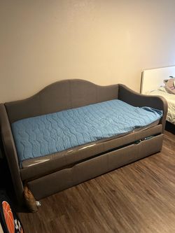 Trundle twin bed