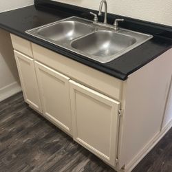 Kitchen Cabinets For a Small Kitchen Area