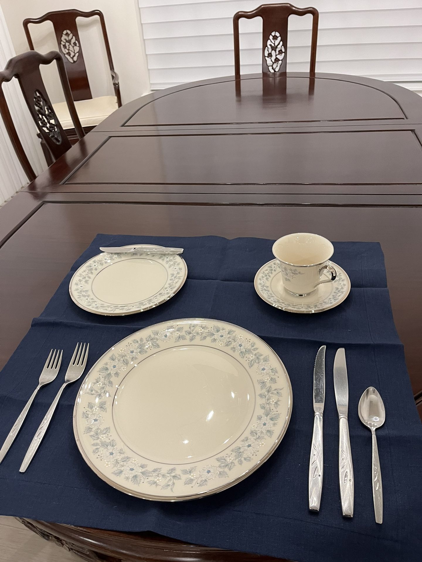 Lenox Porcelain/China Dinnerware