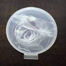 Wired white/red earbuds