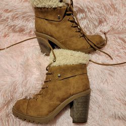 New GBG Tan Fur Boots With Heel Size 5.5 SUPER CUTE