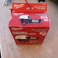 Milwaukee BOLT 24dB Earmuffs