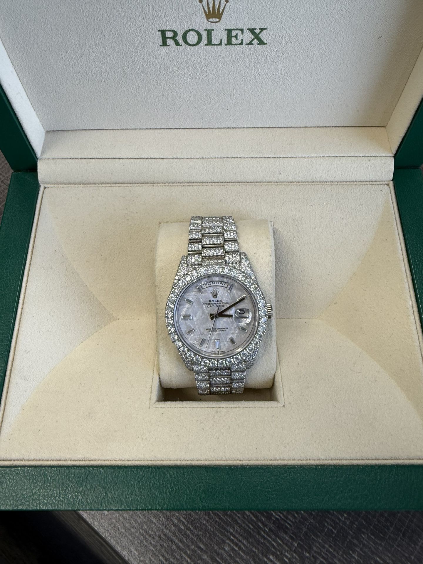 Rolex day date original dial am diamond work 2020