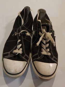 Converse size 7 womens