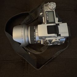 Minolta Dimage 7.  5.2 Mega Pixels 