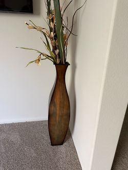 Metal flower vase