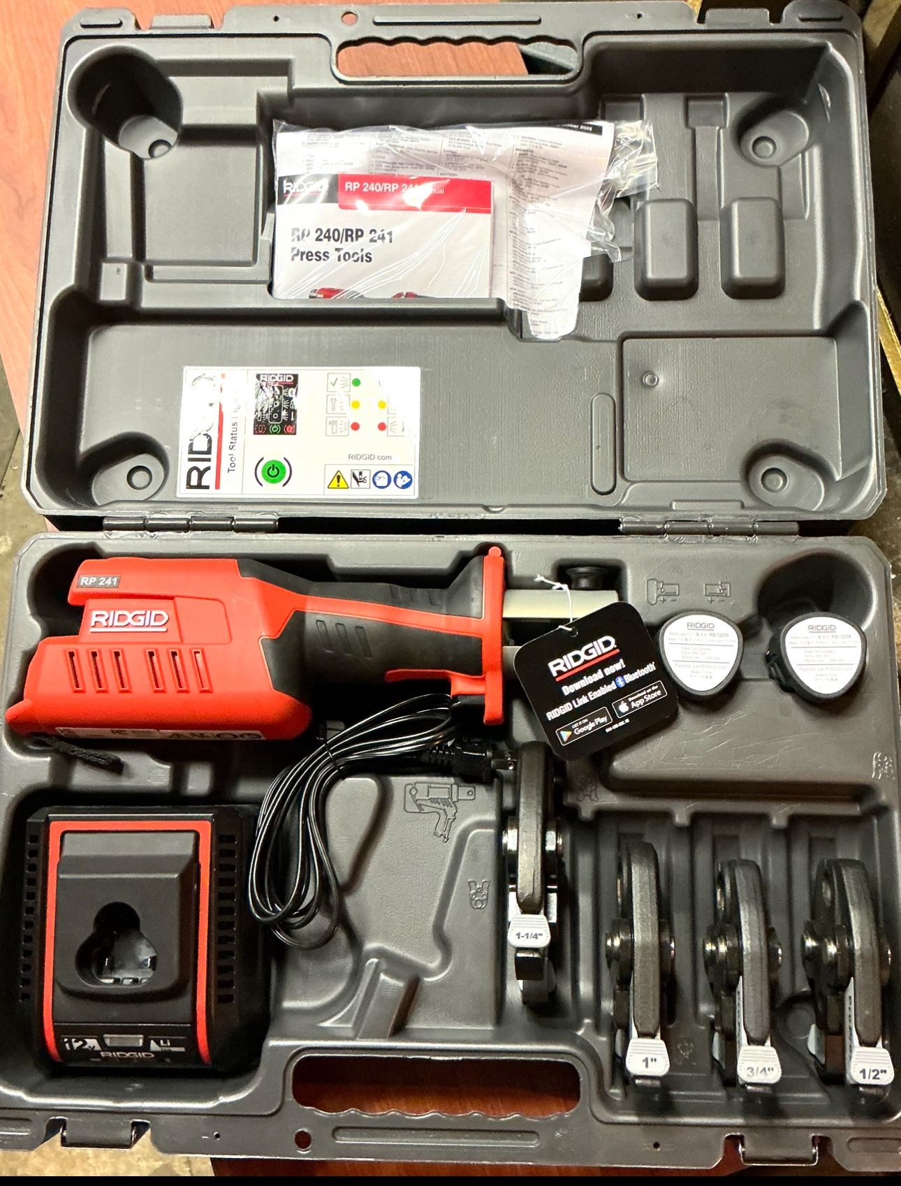 RIDGID 57378 RP 241 COMPACT PRESS TOOL KIT WITH 1/2"-1 1/4”PUREFLOW JAWS 
