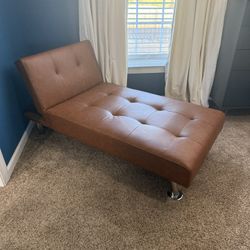 Crisma Chaise Lounge