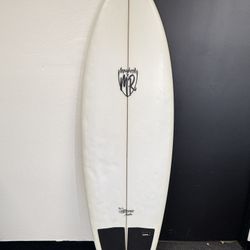 MR California Twin surfboard PU 5’8” x 20.5” x 2.5” 32 L