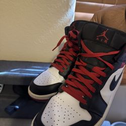 Air Jordan 1mids Like New 
