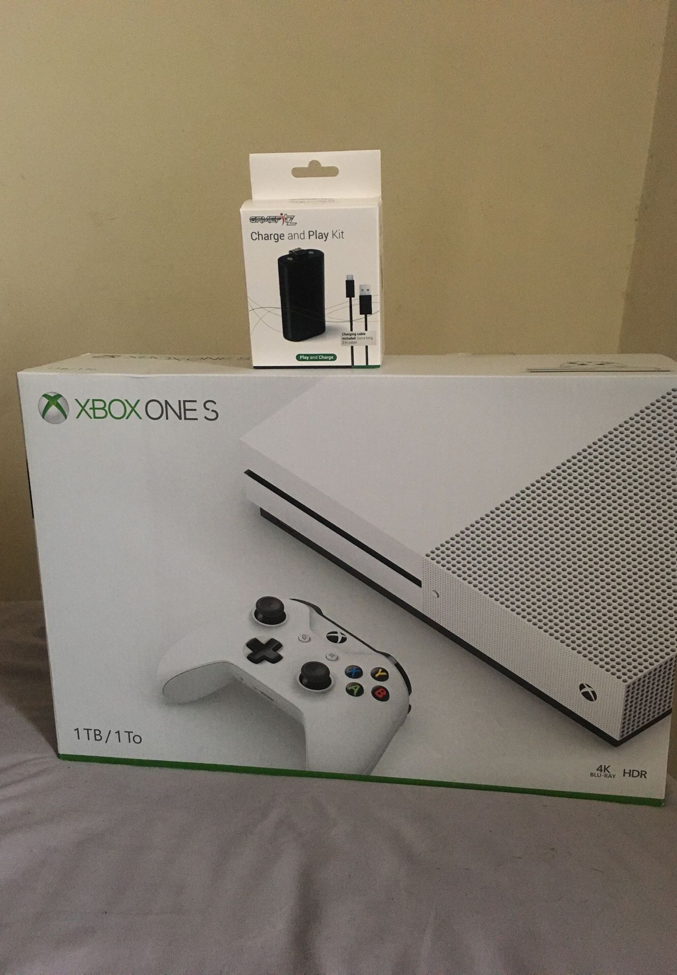 New Xbox one S 1TB with Wireless controller and charge and play kit