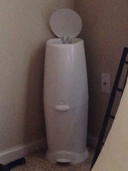Genie Diaper trash can with foot pedal