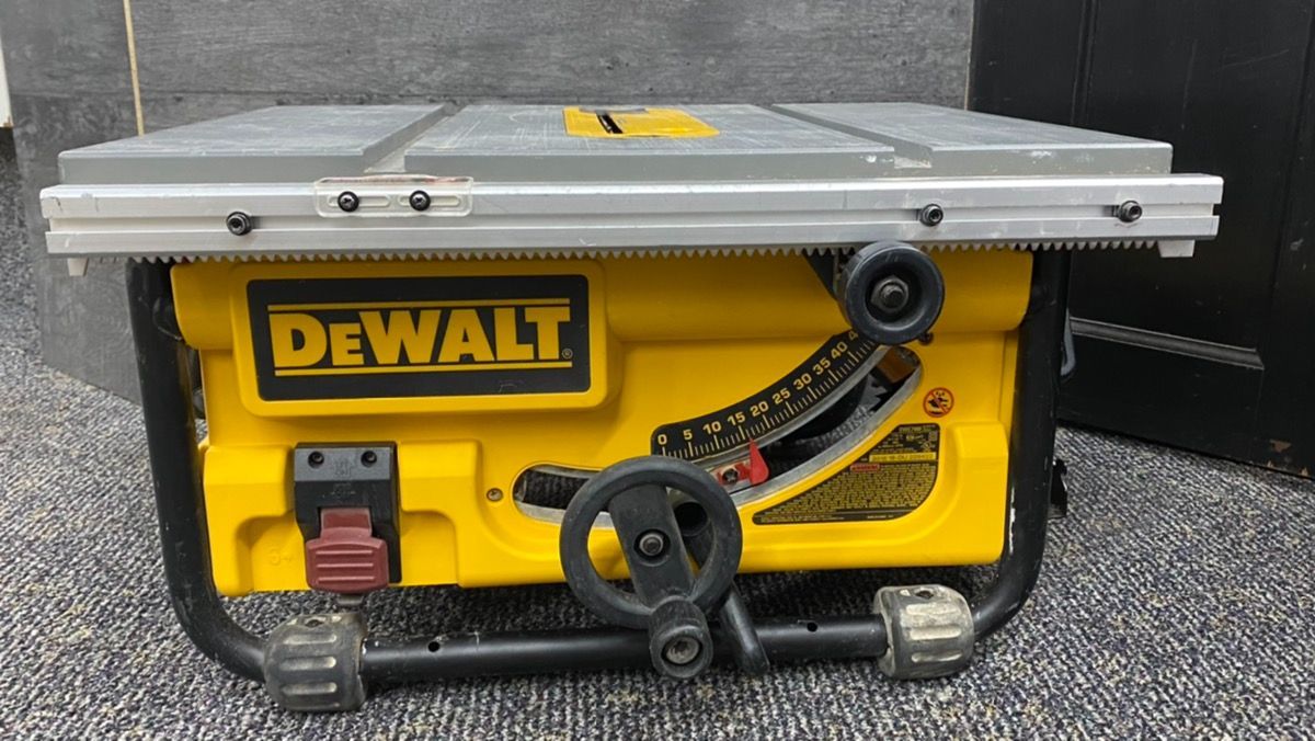 Dewalt 15 Amp Corded 10" Compact Job Site Table Saw (PO1006773)