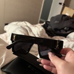 LOW PRICE MOVING- YVES SAINT  