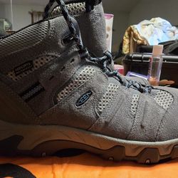 Brand New KEEN Women's Headout Mid Height Waterproof All Terrain Hiking Boot Size 11