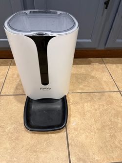 Fororo pet feeder