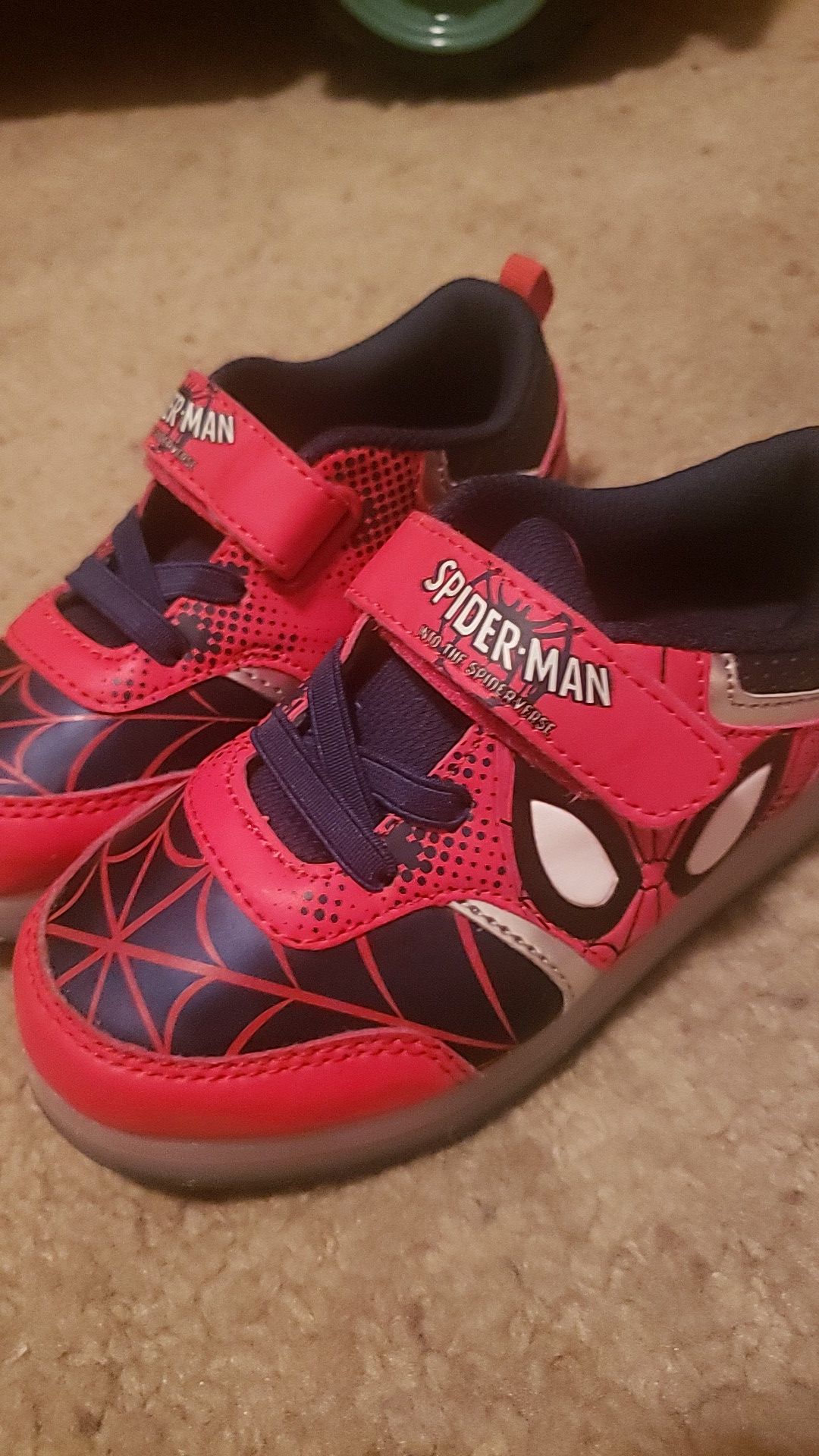 Kids light up spiderman shoes: size 10