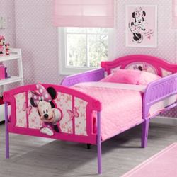 NEW! Minnie Mouse Bed