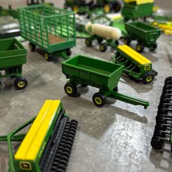 John Deere 1:64 Die-Cast Farm Toy Collection – 30+ Pieces – Tractors, Implements, Rare Items!