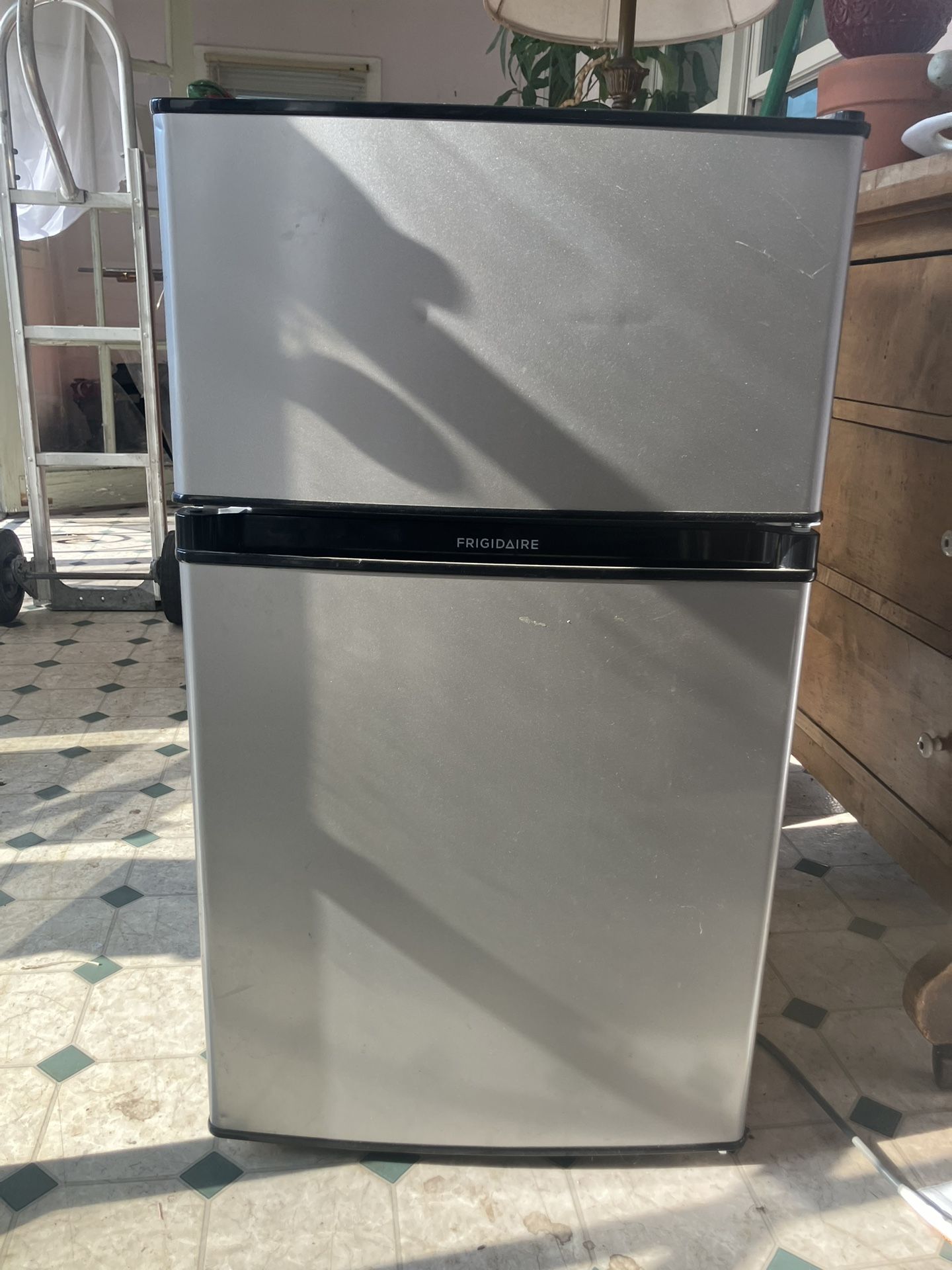 Frigidaire Mini Fridge W/freezer (Make Me An Offer!)