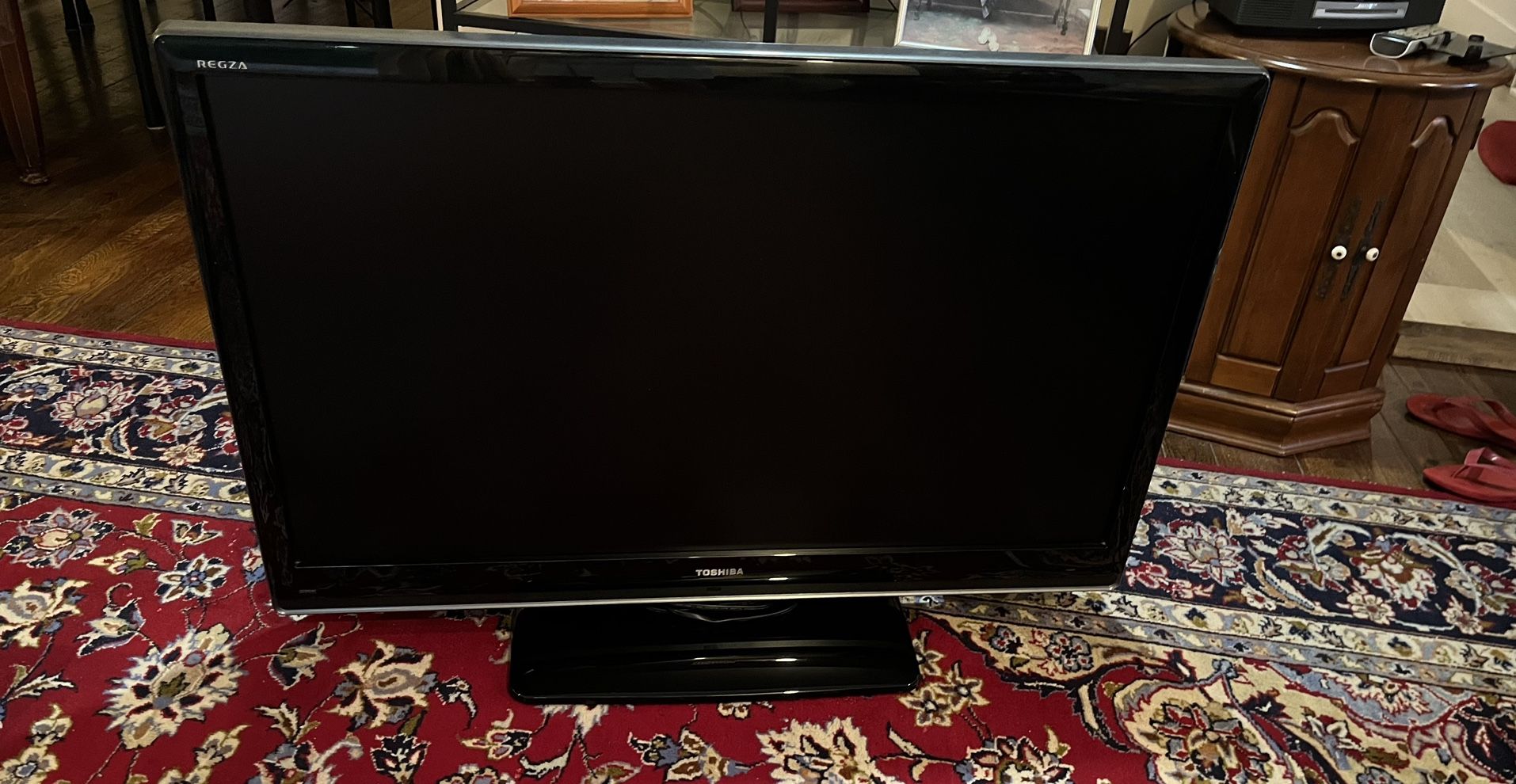 Toshiba Tv 39 by 27 works greatest with remote