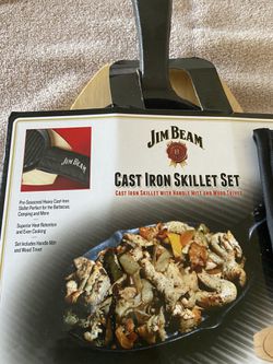 Jim Beam cast iron skillet set with handle mitt and Wood trivet