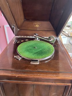 Antique phoneograph