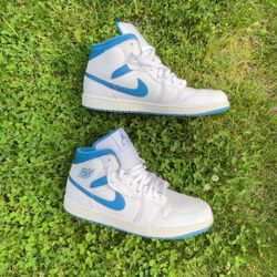 Air Jordan 1 Mid “University Blue”