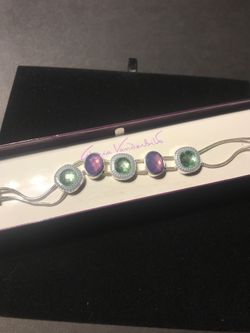 Bracelet Gloria Vanderbilt five movable charms stones