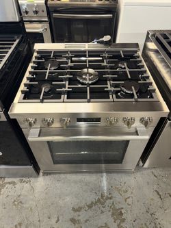 Bosch natural gas range, 30 inches wide—includes a receipt for a 90-day warranty.