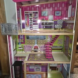 Doll Houses, Dolls And Accessories 