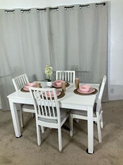 Extendable Dining Table & 4 Chairs