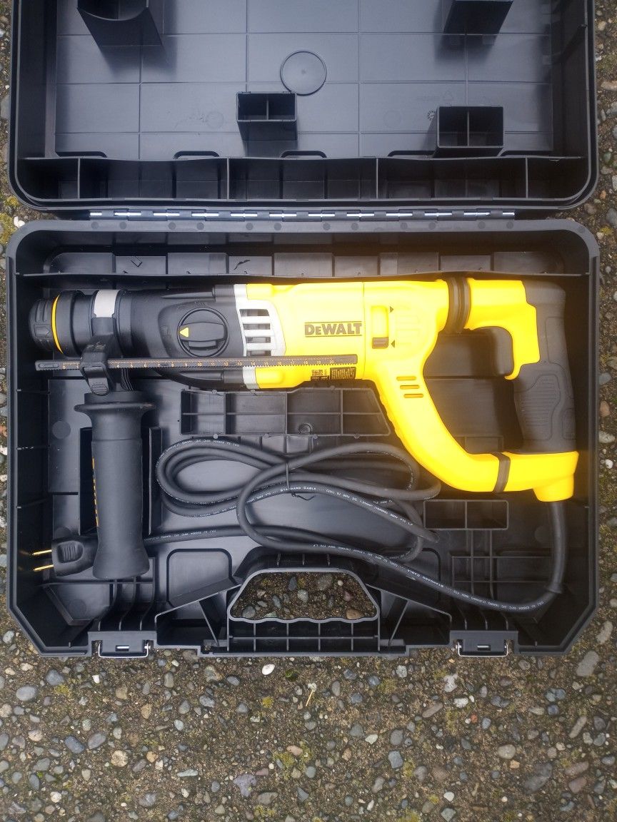 DeWalt D25263K . 8.5 Amp SDS Roto Rotary Hammer Drill. New In Case