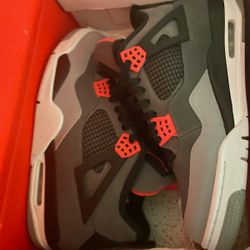 Jordan 4's Infared Size 13