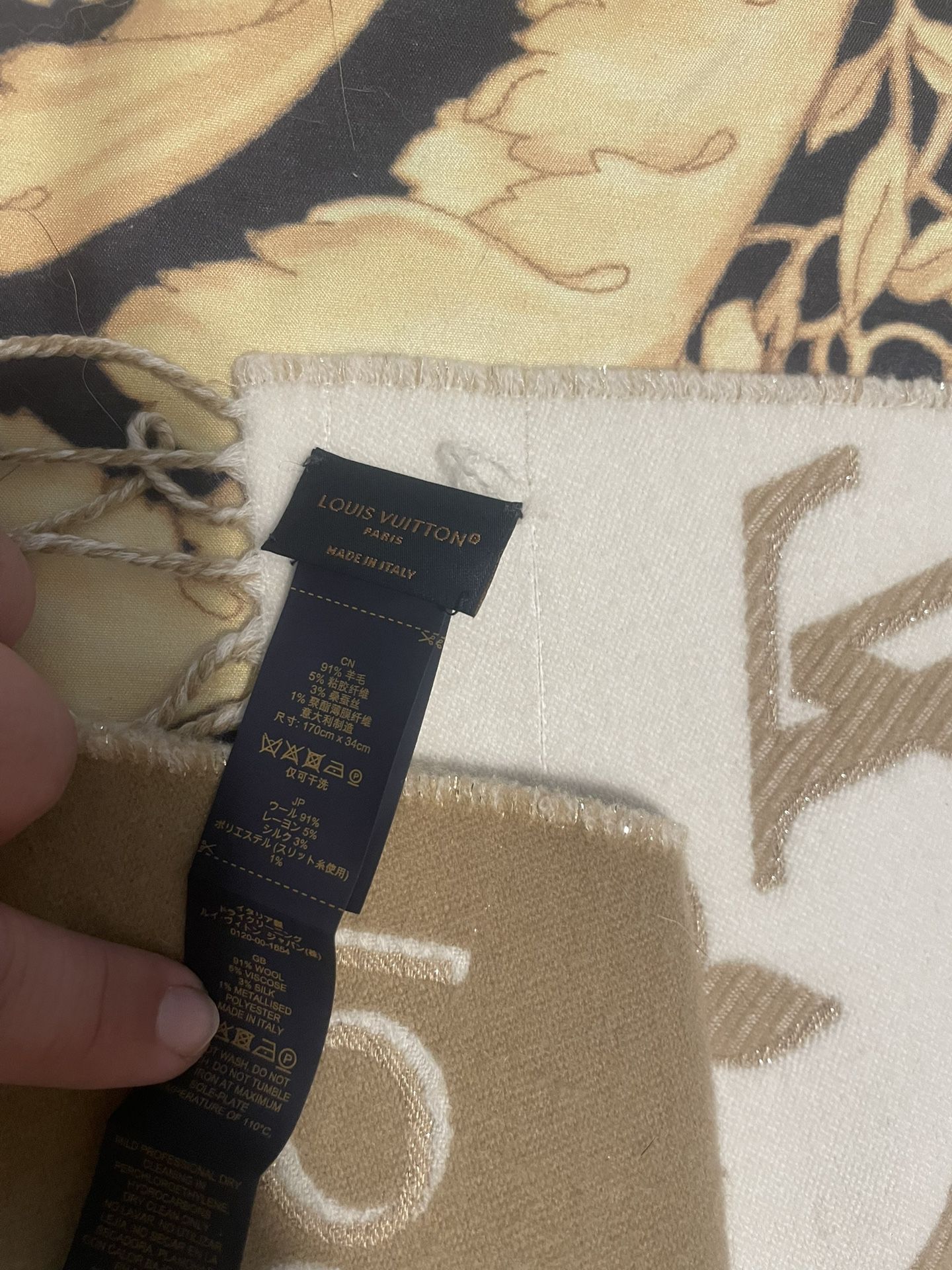 Louis Vuitton 100% Silk Scarf LV for Sale in Fort Myers, FL - OfferUp