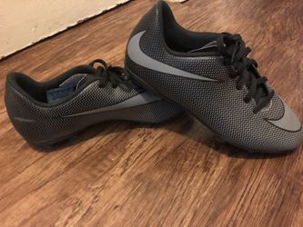 Soccer shoes