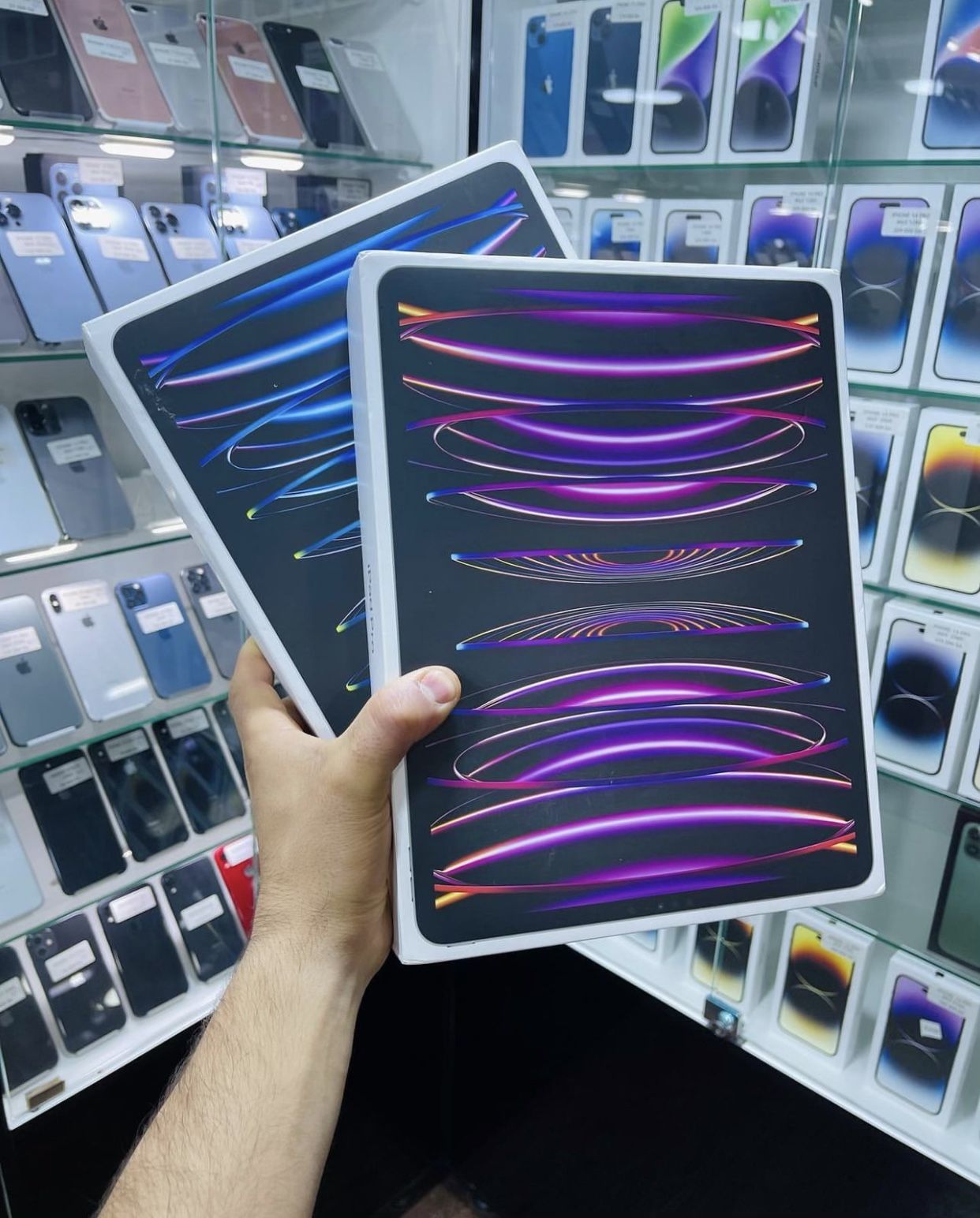 Finance a New iPad Pro 12.9” 6th Gen. Cellular - Pay only $29 down today!