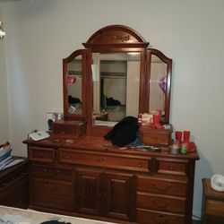 Dresser And Mirrors 