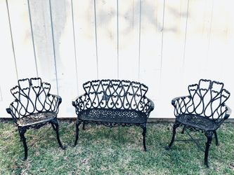 Victorian Bench With Chairs 