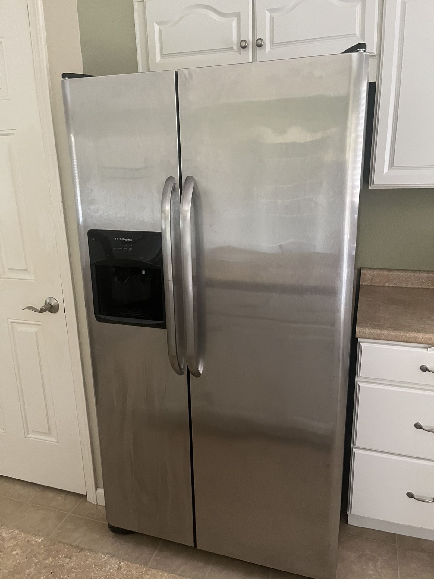 Side-by-side refrigerator