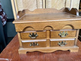 Small jewelry cabinet storage