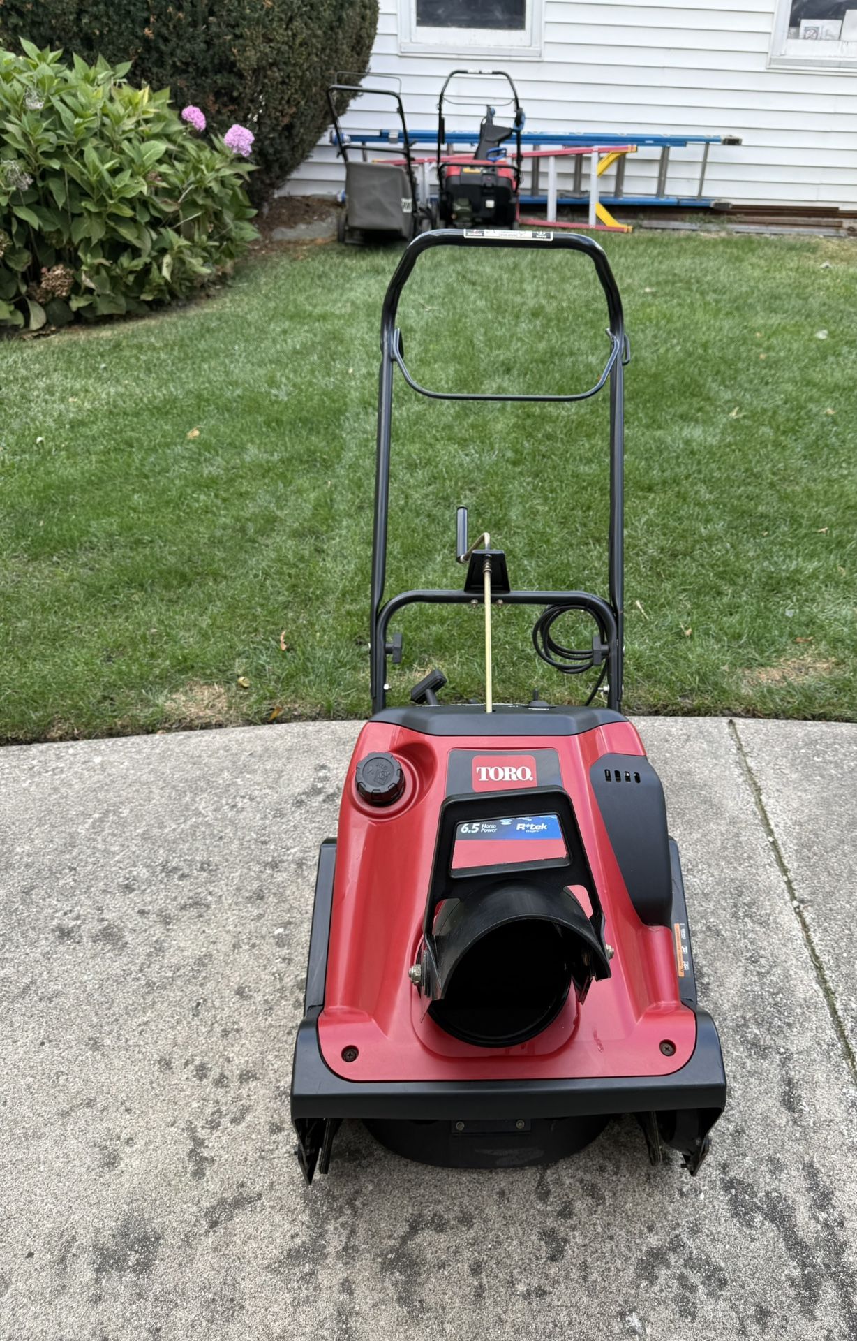 TORO SNOW BLOWER $140.00 OR BEST OFFER 