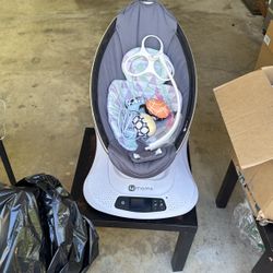 Mamaroo 4moms Baby Swing