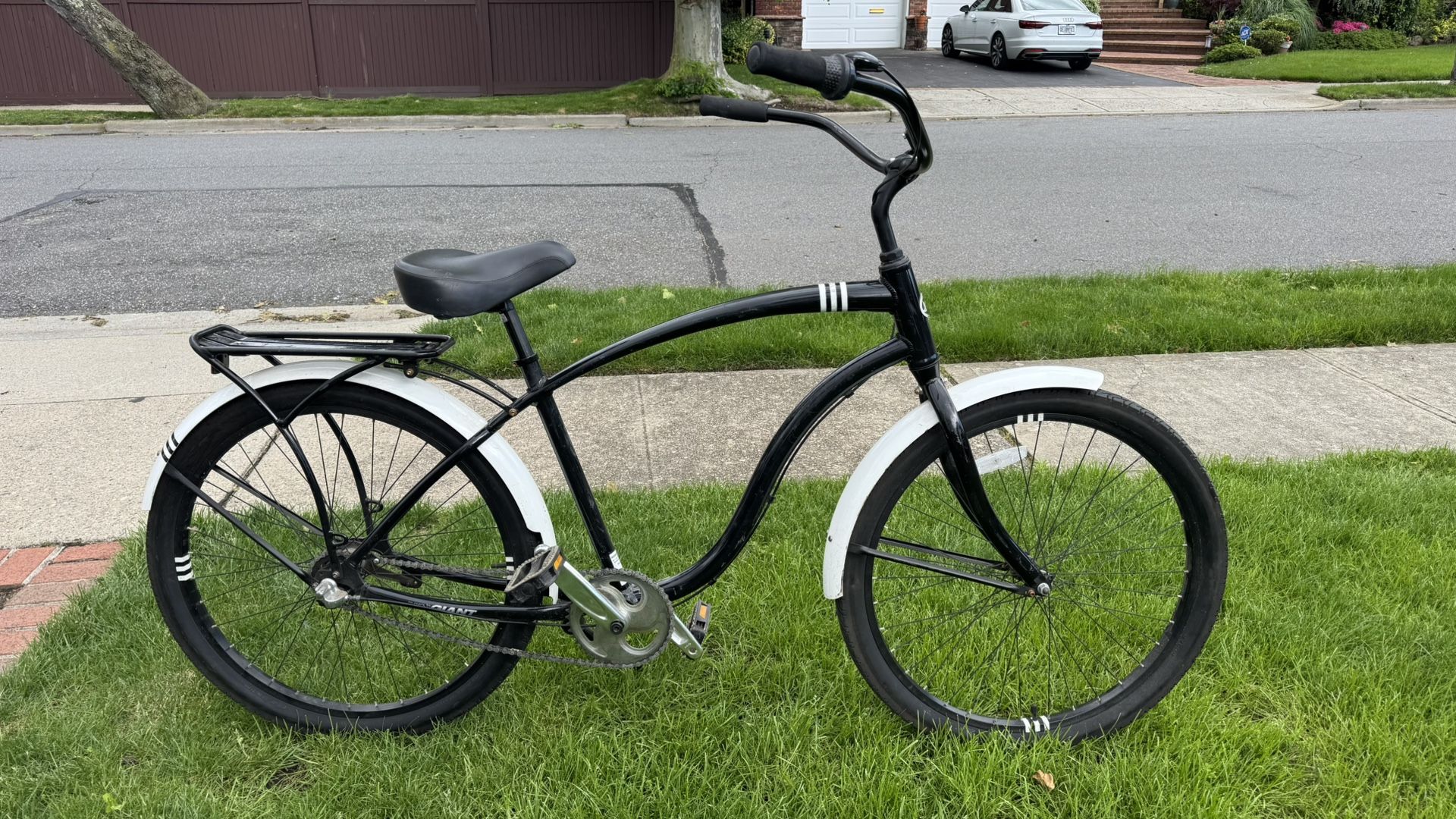 Bike: Giant Beach Cruiser 3-speed