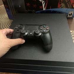 Ps4 Pro 1tb With One Controller And One Game