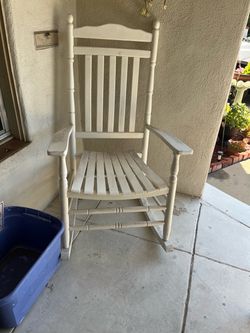 Chair, Rocking. rocking chair is an excellent condition.
