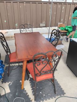 Table n 4 chairs x 2
