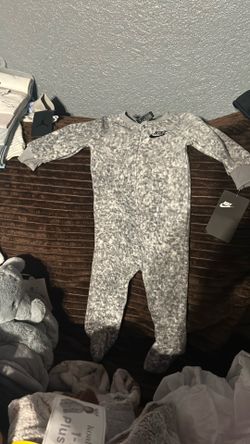 Mameluco de bebé talla 9 meses nuevo marca Nike